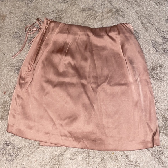 Abercrombie skirt womens. Perfect condition. Never worn. XS - Picture 4 of 4